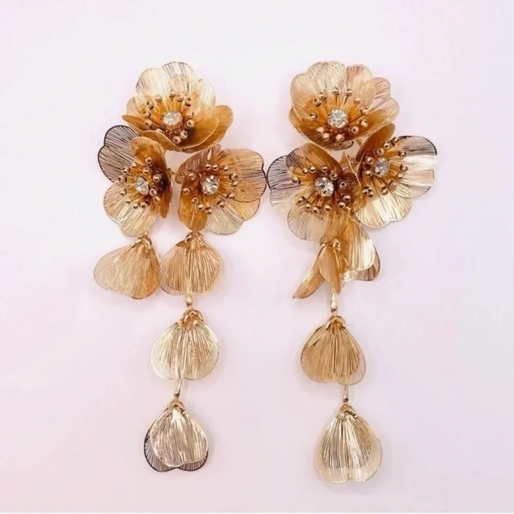 Zara Kate Middleton Cascading Gold Flower Earrings - Picture 4 of 12